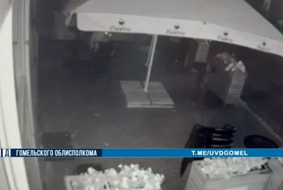 В Калинковичах мужчина похитил мебель с террасы городского кафе